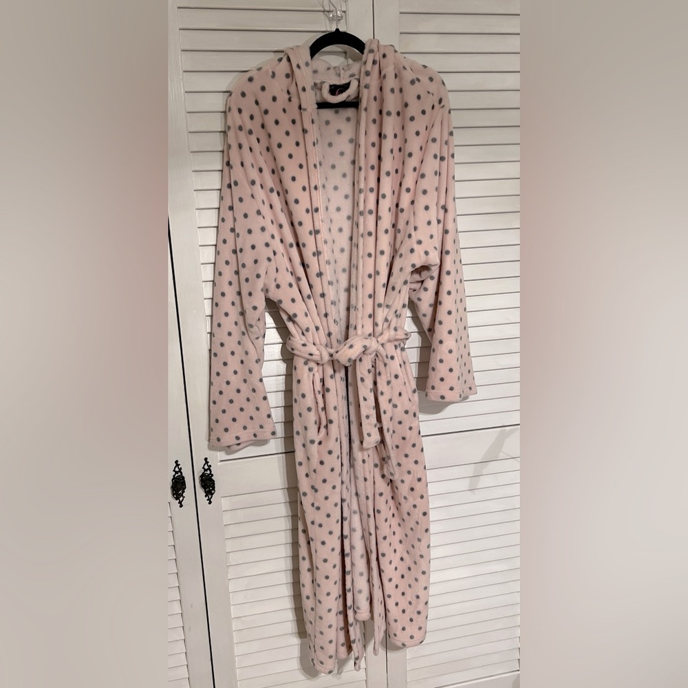 4X Cozy Fleece Pink and Gray Polka Dot Robe
